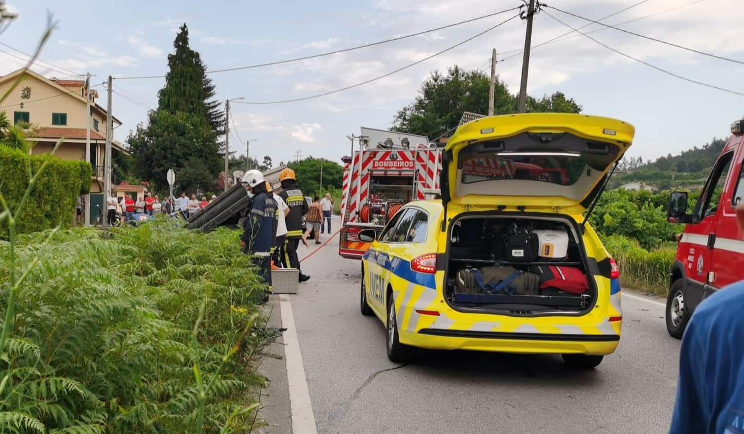 Colisão entre pesado de mercadorias e um carro faz um ferido grave em Penafiel