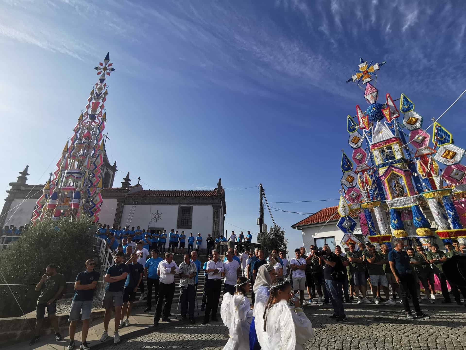 Lousada: Maior andor do mundo voltou a pisar as ruas em honra da Senhora Aparecida