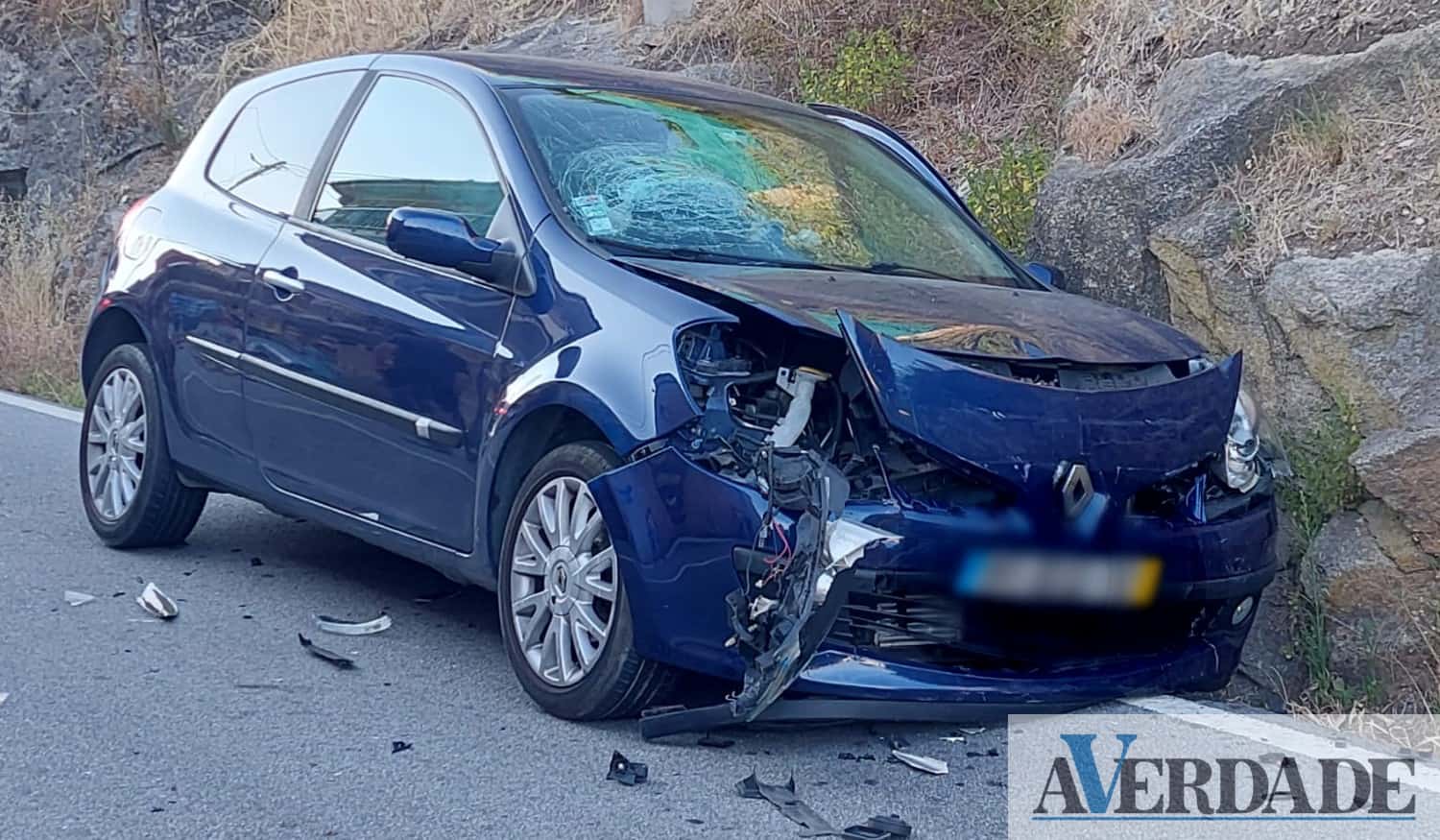 Um ferido numa colisão entre dois carros em Penafiel