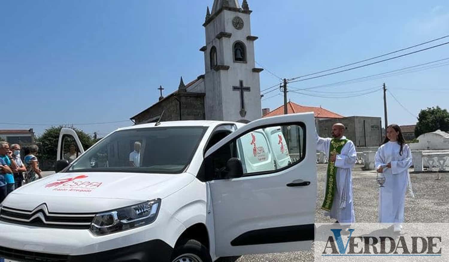 Paços de Ferreira: Benzida a nova carrinha do Centro Social das Paróquias de Arreigada e Frazão