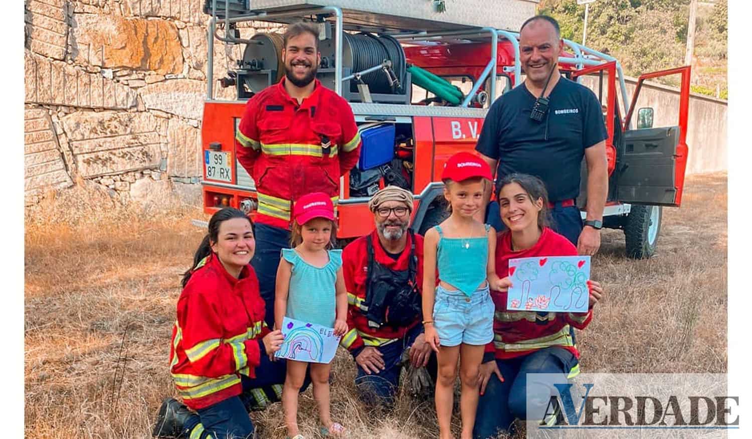 Irmãs representaram num desenho "a força e a abnegação no combate às chamas" dos bombeiros de Baião