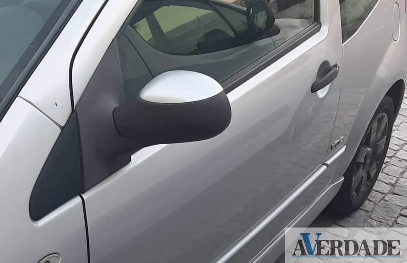 Mala furtada de interior de um carro em Lousada