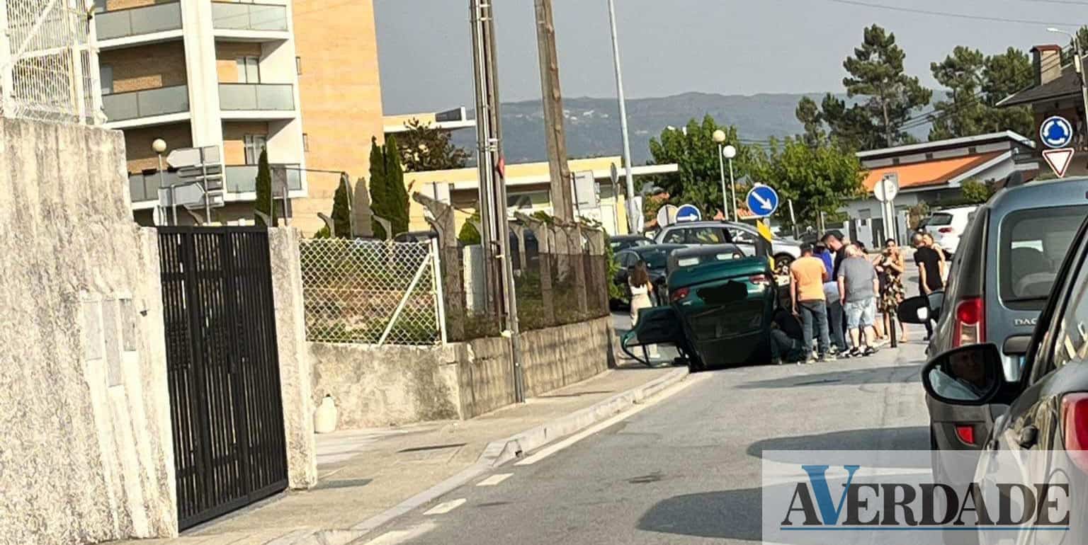 Dois feridos numa colisão de dois carros em Marco de Canaveses