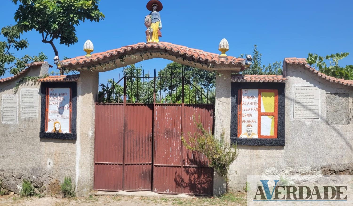 Construtor de réplica da Estátua da Liberdade em Cinfães expõe sonetos sobre fim da pandemia
