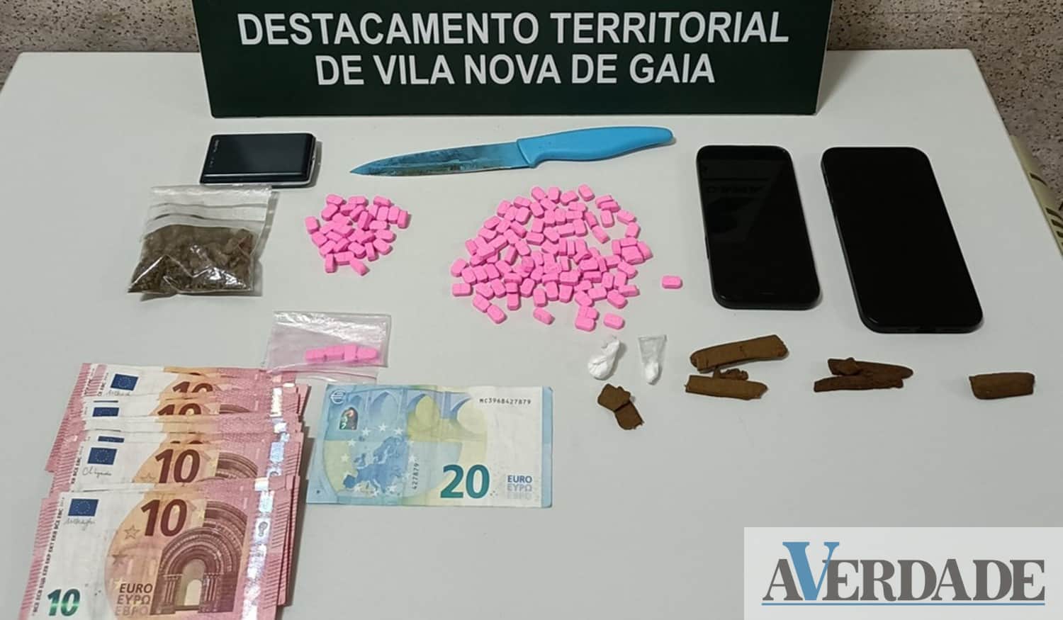 Dois jovens detidos em flagrante por tráfico de estupefacientes em Vila Nova de Gaia