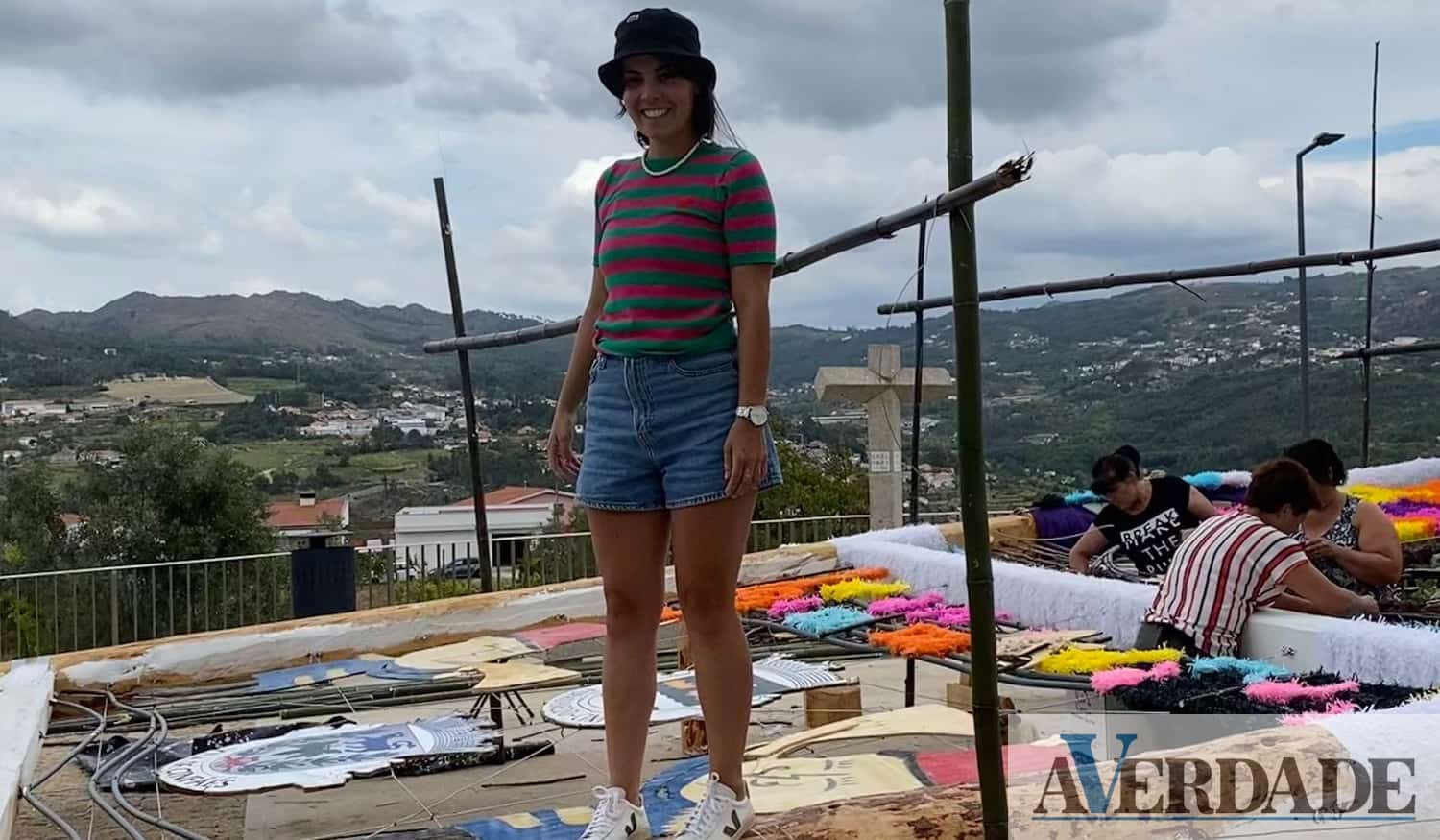 Cinfães: Lúcia Costa continua a tradição do arco gigante com "orgulho" na sua terra natal