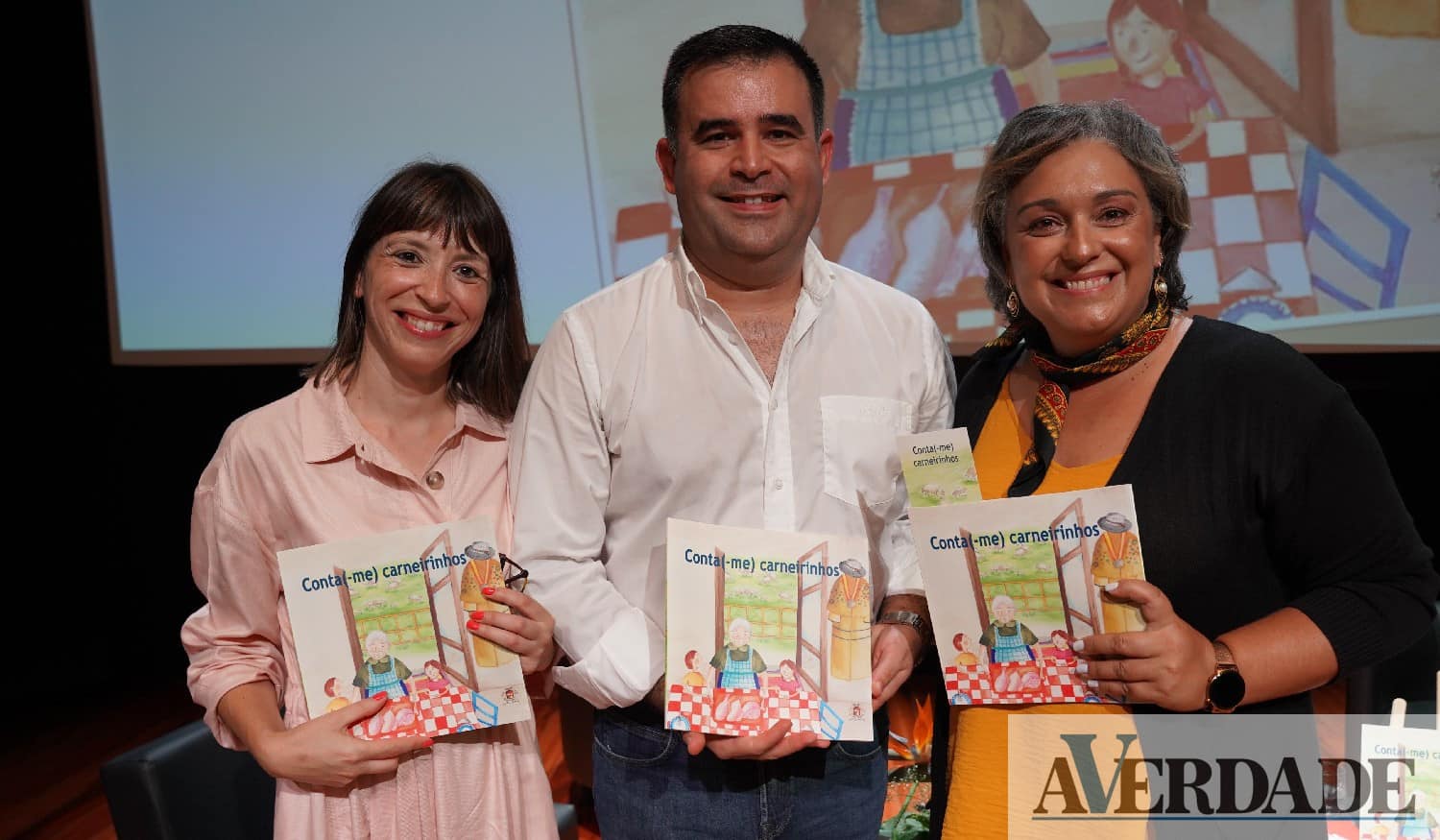 Confraria do Anho Assado com Arroz do Forno apresentou livro "Conta(-me) Carneirinhos"