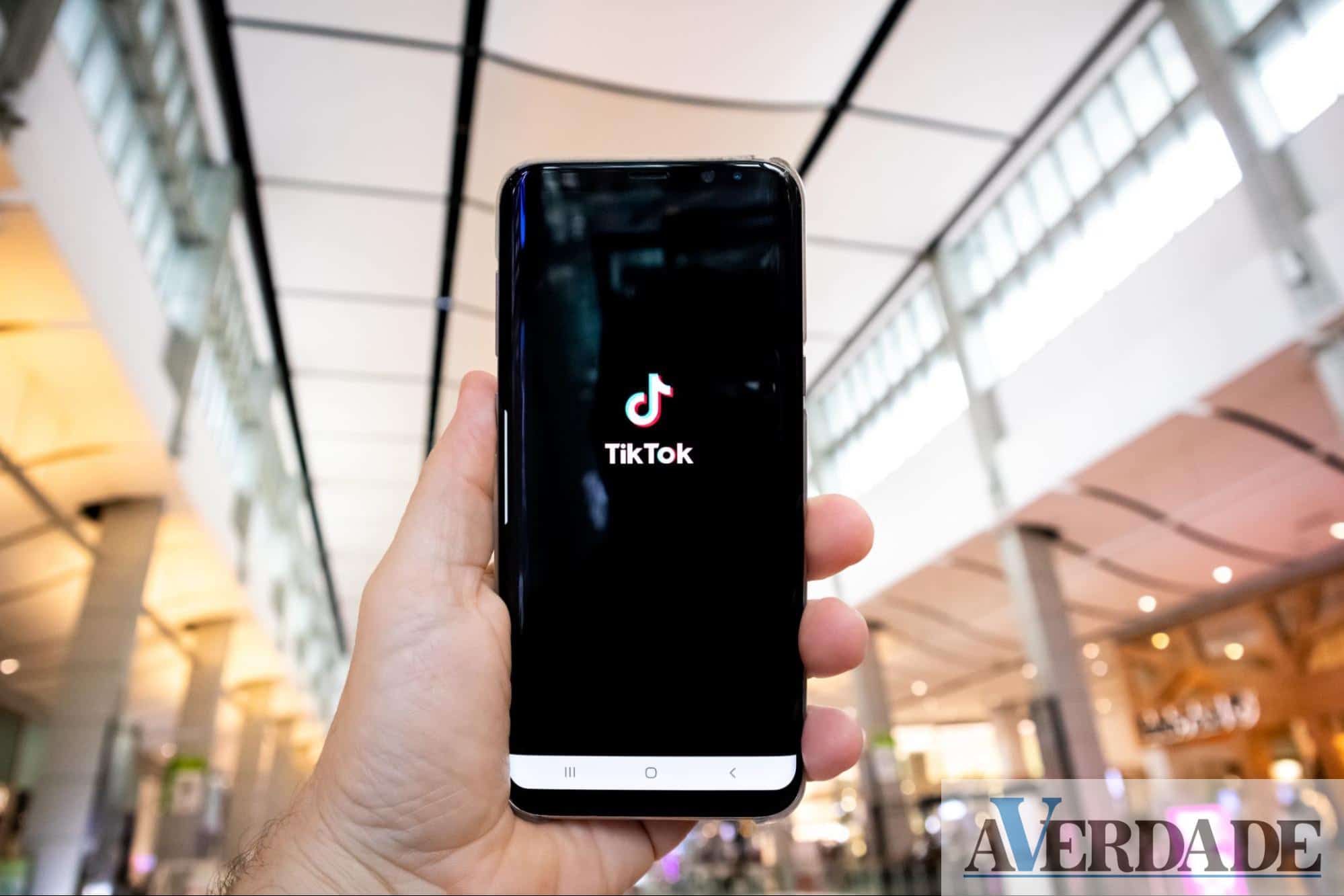 Especialistas preocupados: Geração Z elege TikTok como o seu motor de busca favorito
