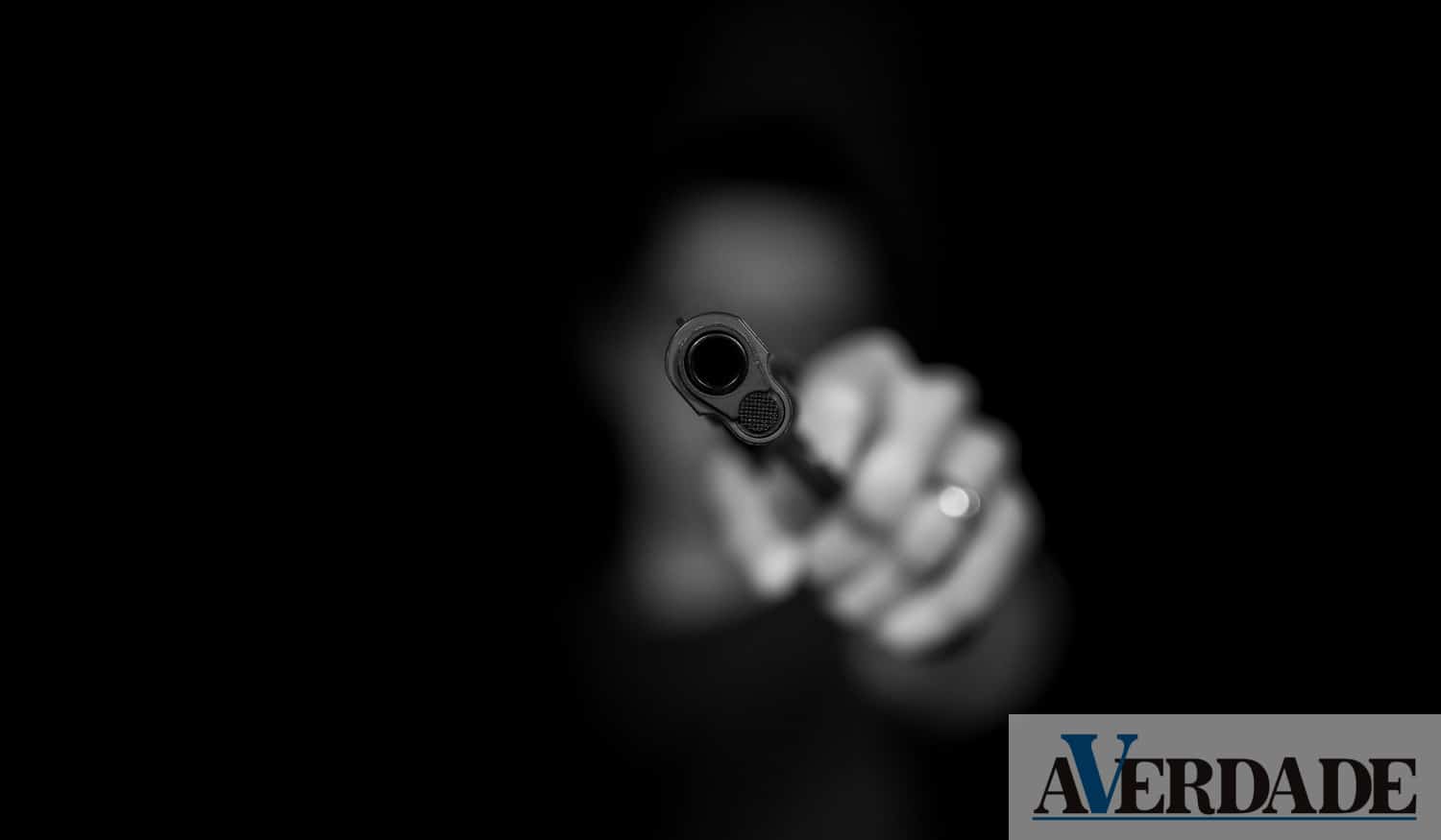Homem de 24 anos detido por uso de arma de fogo e crimes de tráfico de estupefacientes