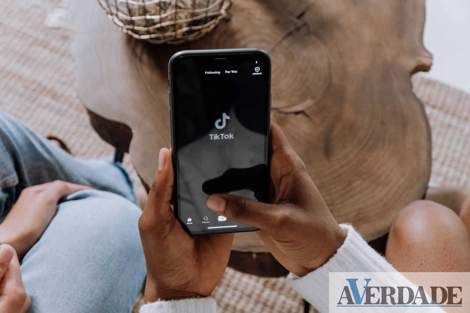 TikTok vai proibir o uso de filtros de beleza a menores de 18 anos