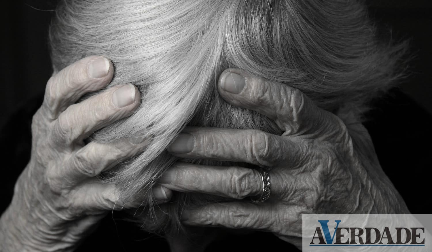 Pulseira eletrónica para homem que agredia a mãe com 74 anos