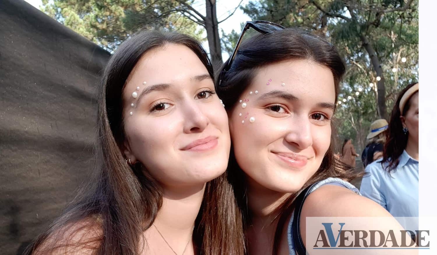 Gémeas Diana e Carolina 'separadas' pelo sonho universitário