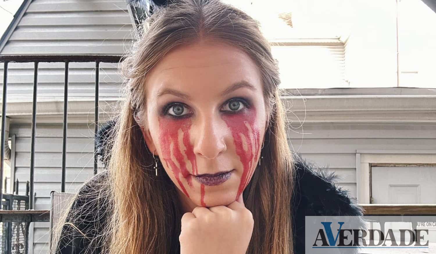 Alexandra Teixeira vestiu-se de "anjo negro" no trabalho para celebrar o Halloween nos EUA