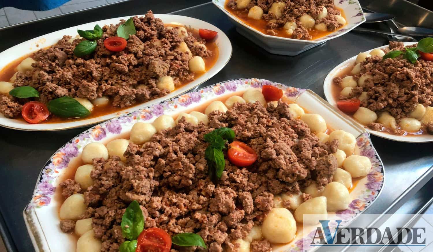 Resende: Formandos preparam almoço com pratos típicos europeus