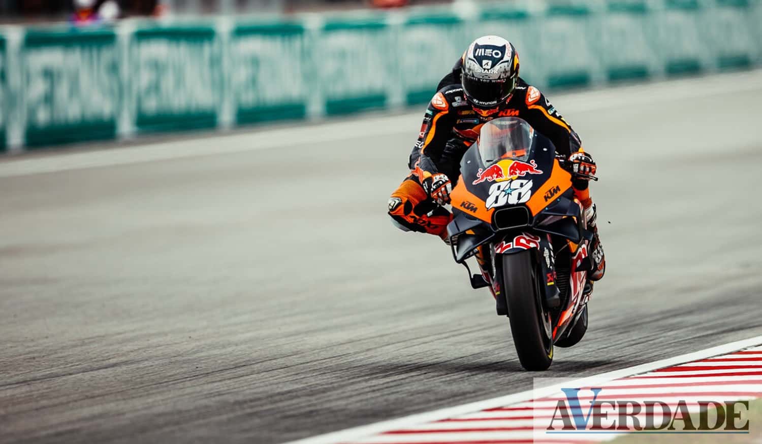 Miguel Oliveira sobe um lugar na classificação do mundial após o GP Malásia