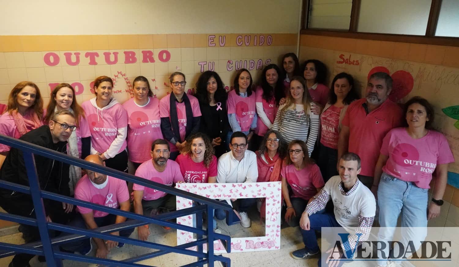 Marco: EB 2,3 de Toutosa organizou Laço Humano no âmbito do Outubro Rosa
