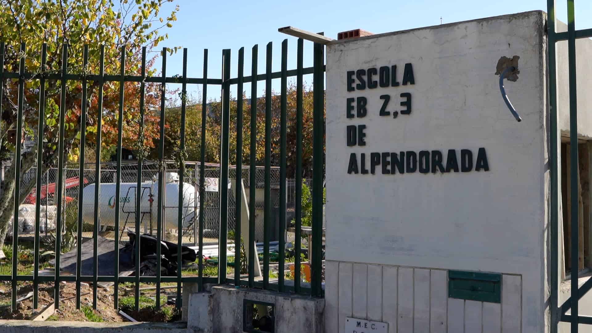Escola EB 2,3 de Alpendorada encerra por "razões de segurança"