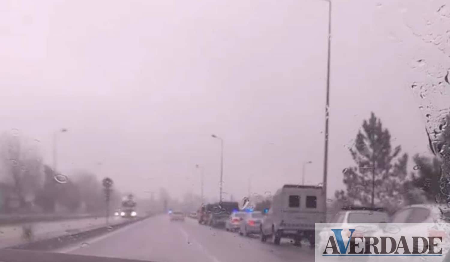 Dois feridos na A42 após colisão de dois carros