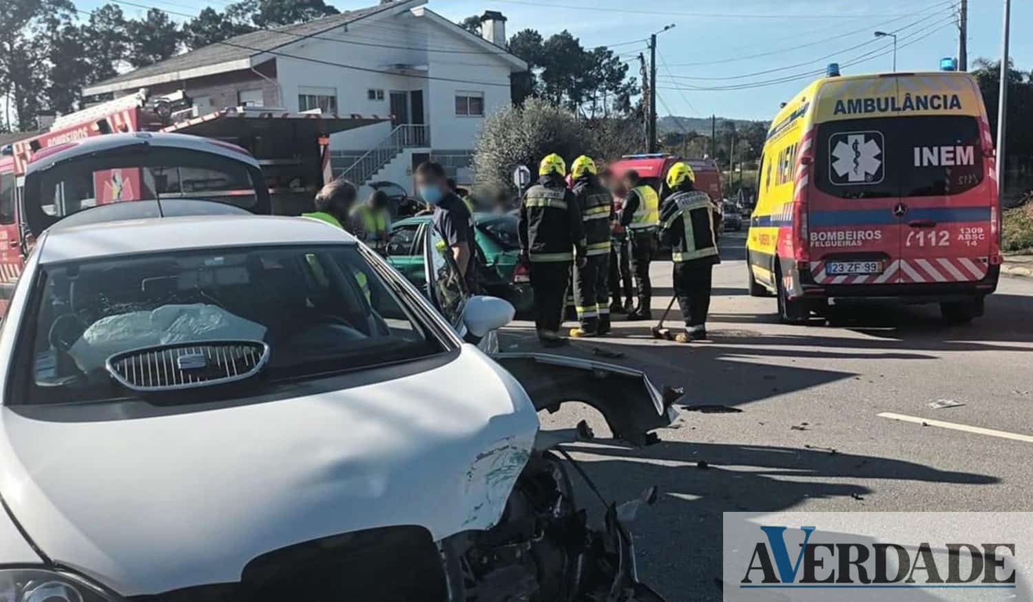 Cinco pessoas ficaram feridas numa colisão em Felgueiras