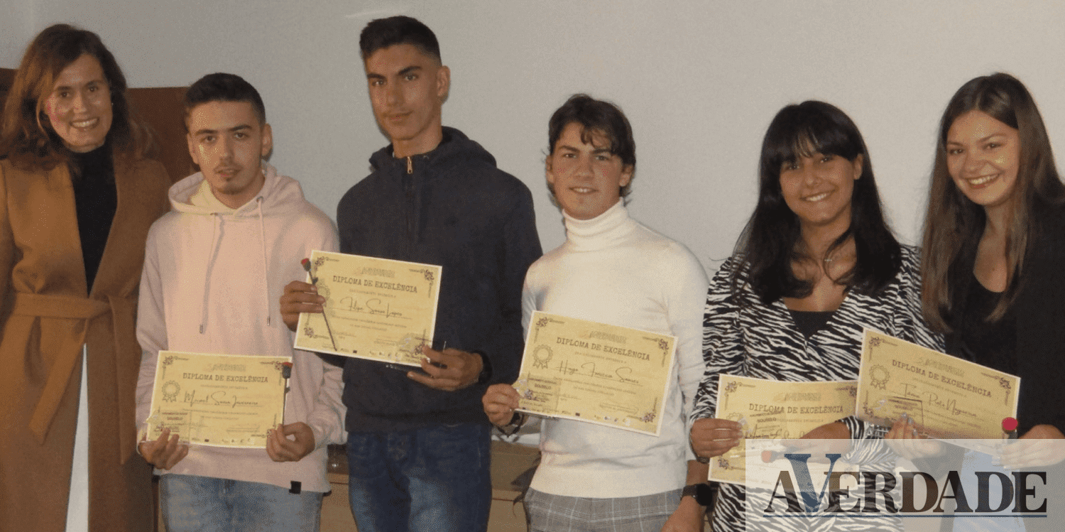 Cinfães: Agrupamento de Escolas de Souselo distingue 57 alunos por mérito escolar