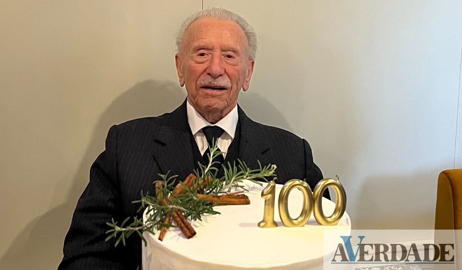 Aos 100 anos, António Pinto "assistiu à evolução do Mundo" e hoje faz videochamadas para os netos