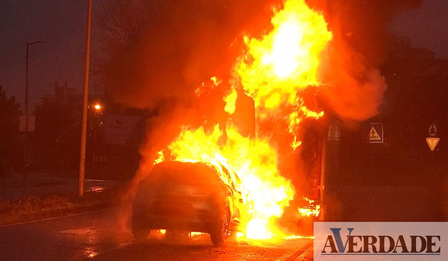Dois carros incendiaram-se em Felgueiras após colisão