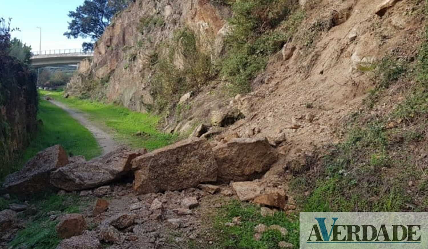 Marco de Canaveses: Ciclista alerta para perigo de derrocada na antiga linha do Tâmega