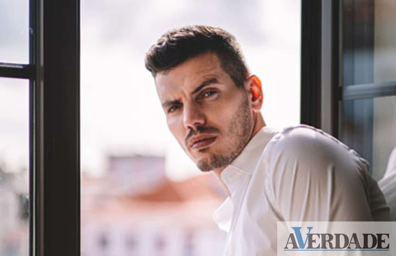 Raul Minh'alma lança novo romance "Como se fosse a primeira vez"