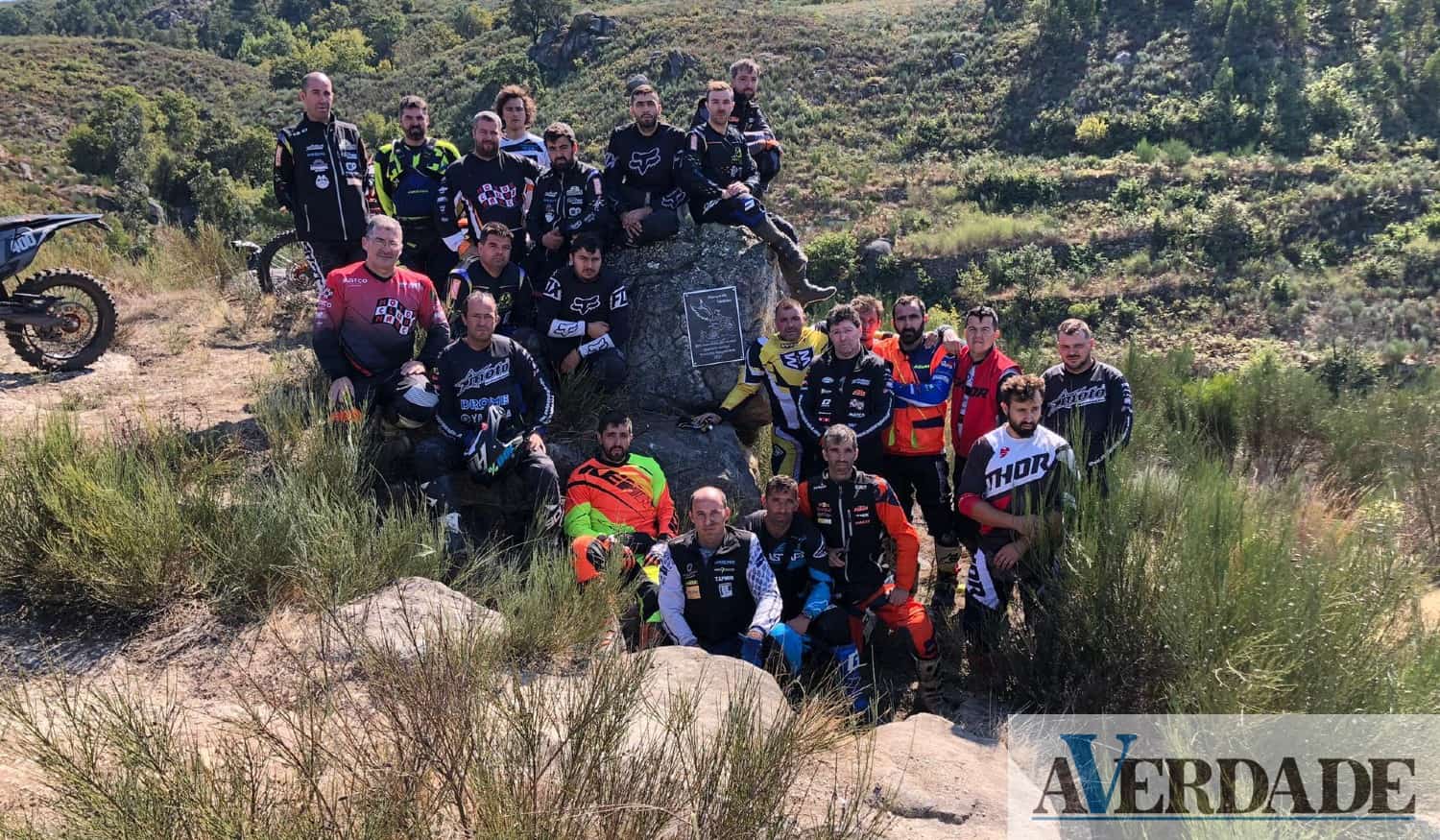 Marco: Grupo de amigos presta homenagem ao motociclista "Toninho Magalhães"