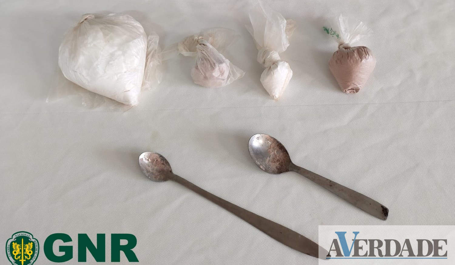 Homem de 29 anos detido com 390 doses de heroína no distrito do Porto