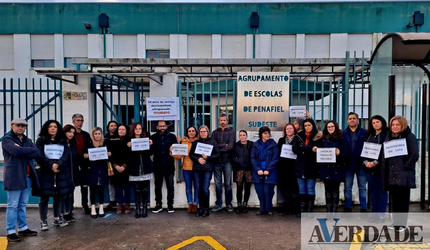 Dezenas de professores da EB 2, 3 Penafiel Sudeste estiveram em greve esta quarta-feira