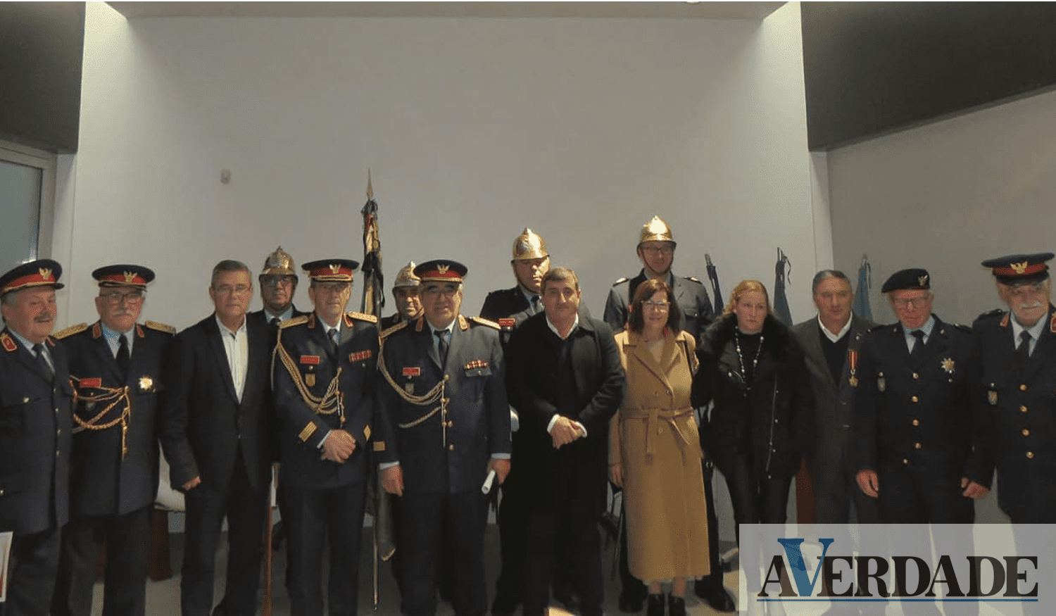 Liga dos Bombeiros Portugueses condecorou os Bombeiros de Cinfães