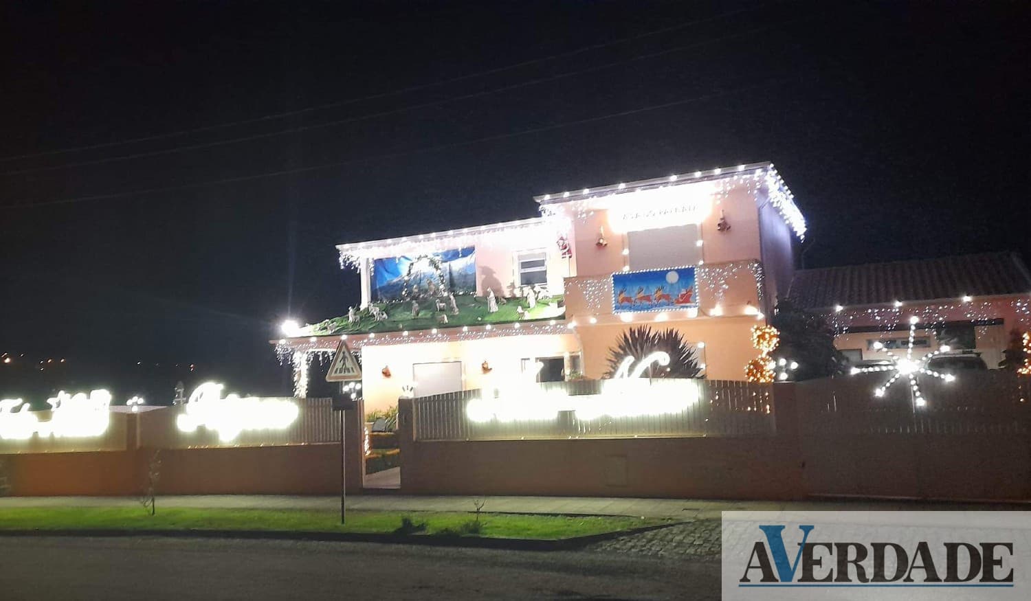 Há oito anos que a casa de Sandra Dias se 'veste' com as cores de Natal
