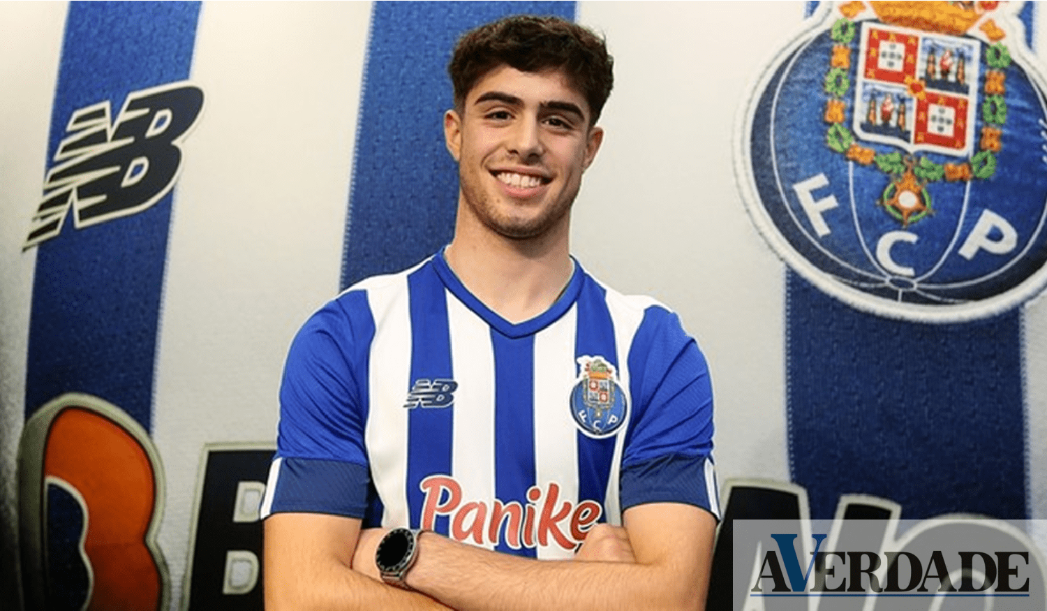 Jovem de Paços de Ferreira assina primeiro contrato profissional com o FC Porto