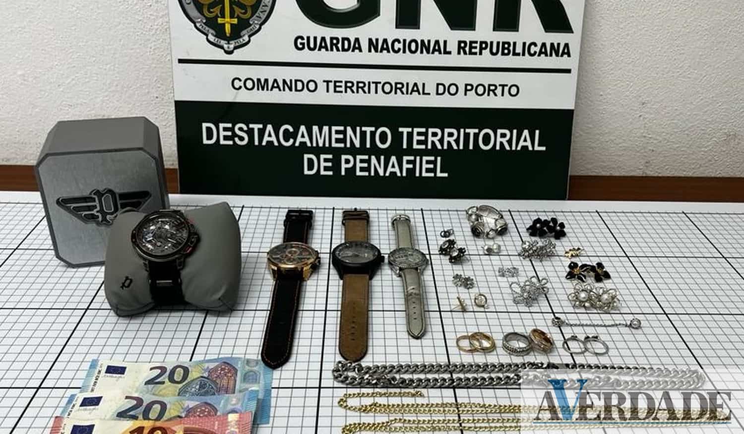 Penafiel: Mulher de 48 anos em prisão domiciliária por furto de peças em ouro