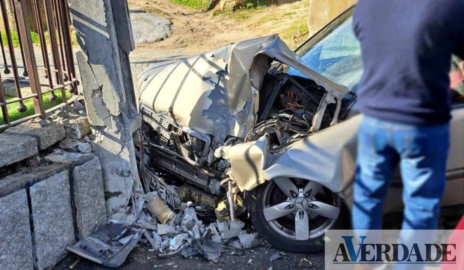Despiste de carro provoca ferido grave em Penafiel