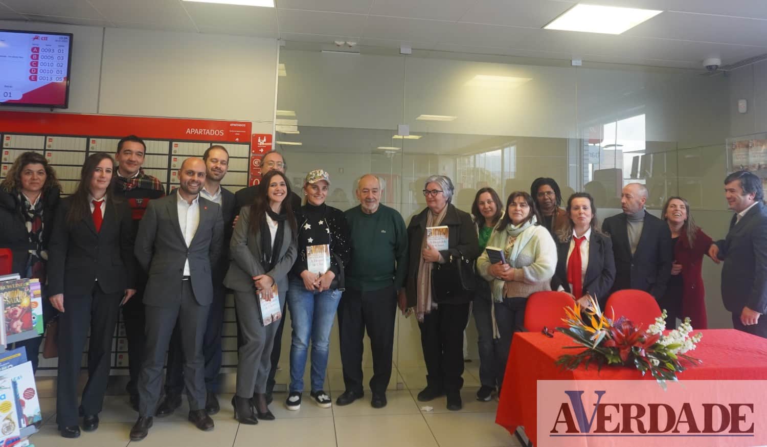 Loja CTT de Marco de Canaveses acolheu sessão de autógrafos com Francisco Moita Flores
