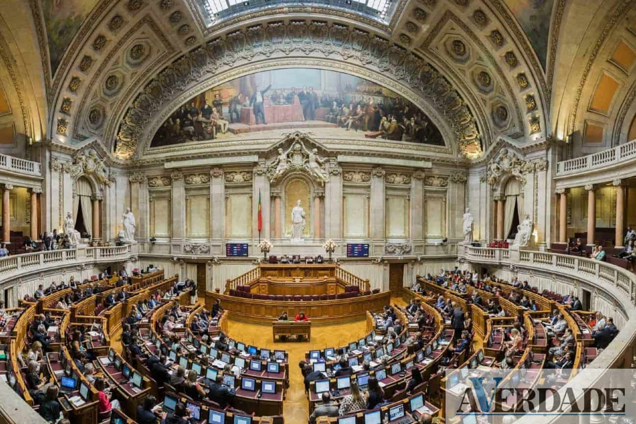Trabalhadores passam a poder faltar 20 dias por morte do cônjuge
