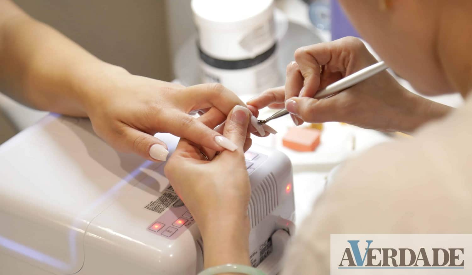 Secadores de unhas podem danificar ADN e provocar mutações