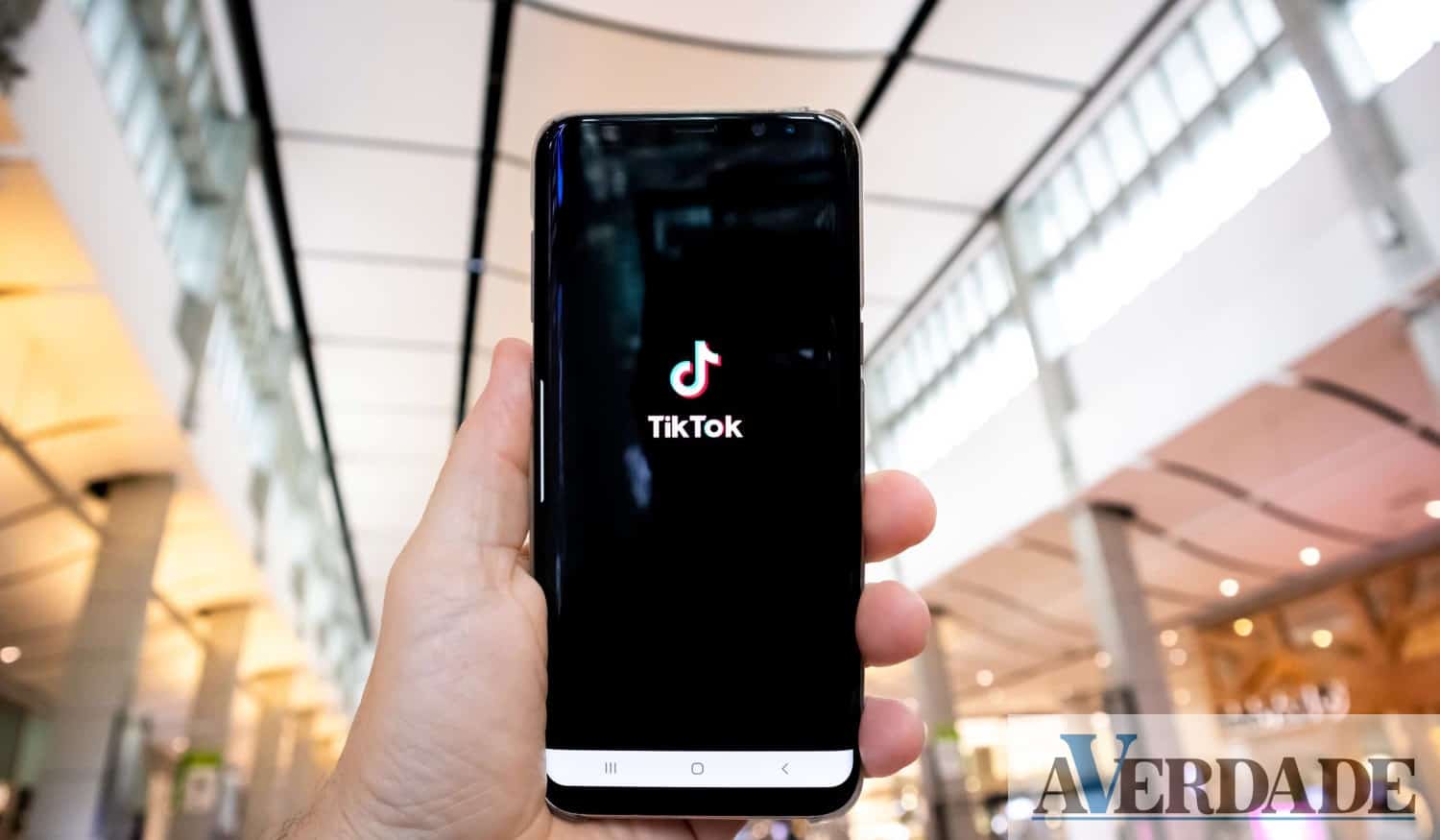 Comissão Europeia ameaça proibir utilização do TikTok na Europa