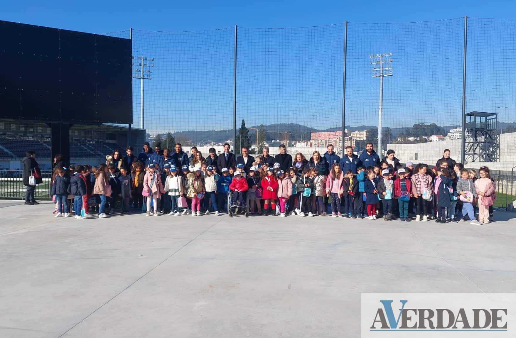 <strong>Alunos do 1.º ciclo de Paredes visitaram as instalações do Estádio Municipal das Laranjeiras</strong>