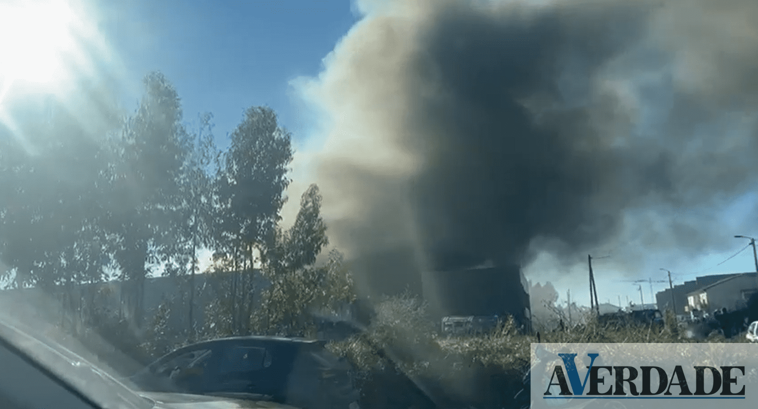Incêndio em Paredes deixa fábrica de mesas e cadeiras com "muitos danos"