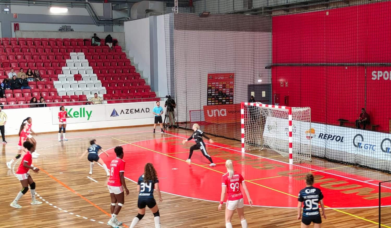 Andebol: Equipa feminina da ARCA perde frente ao Benfica mas consegue "exibição sólida"