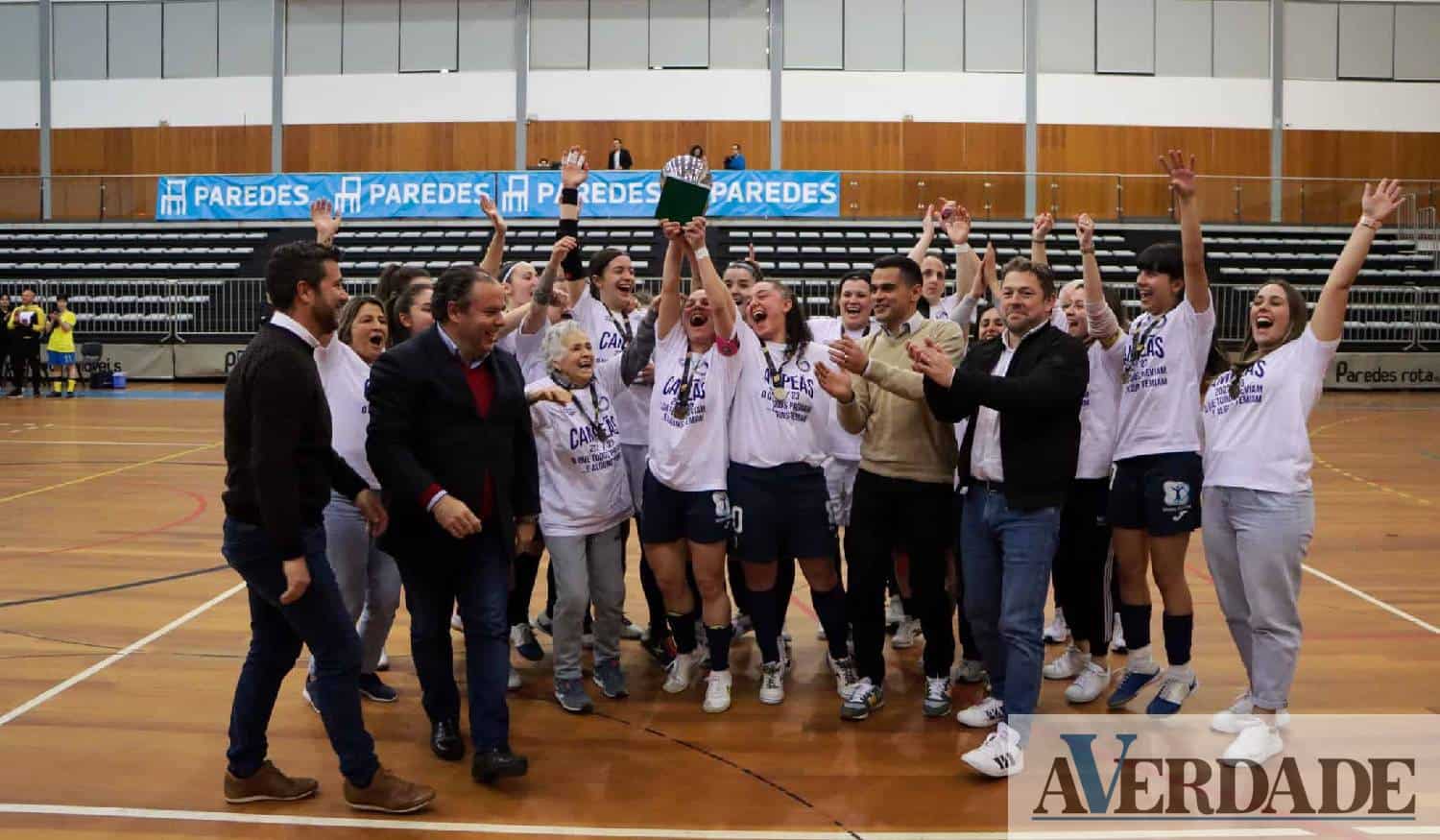 Equipa de futsal do Aliados FC de Lordelo recebeu Taça de Campeãs da Divisão D'Elite Seniores Feminino