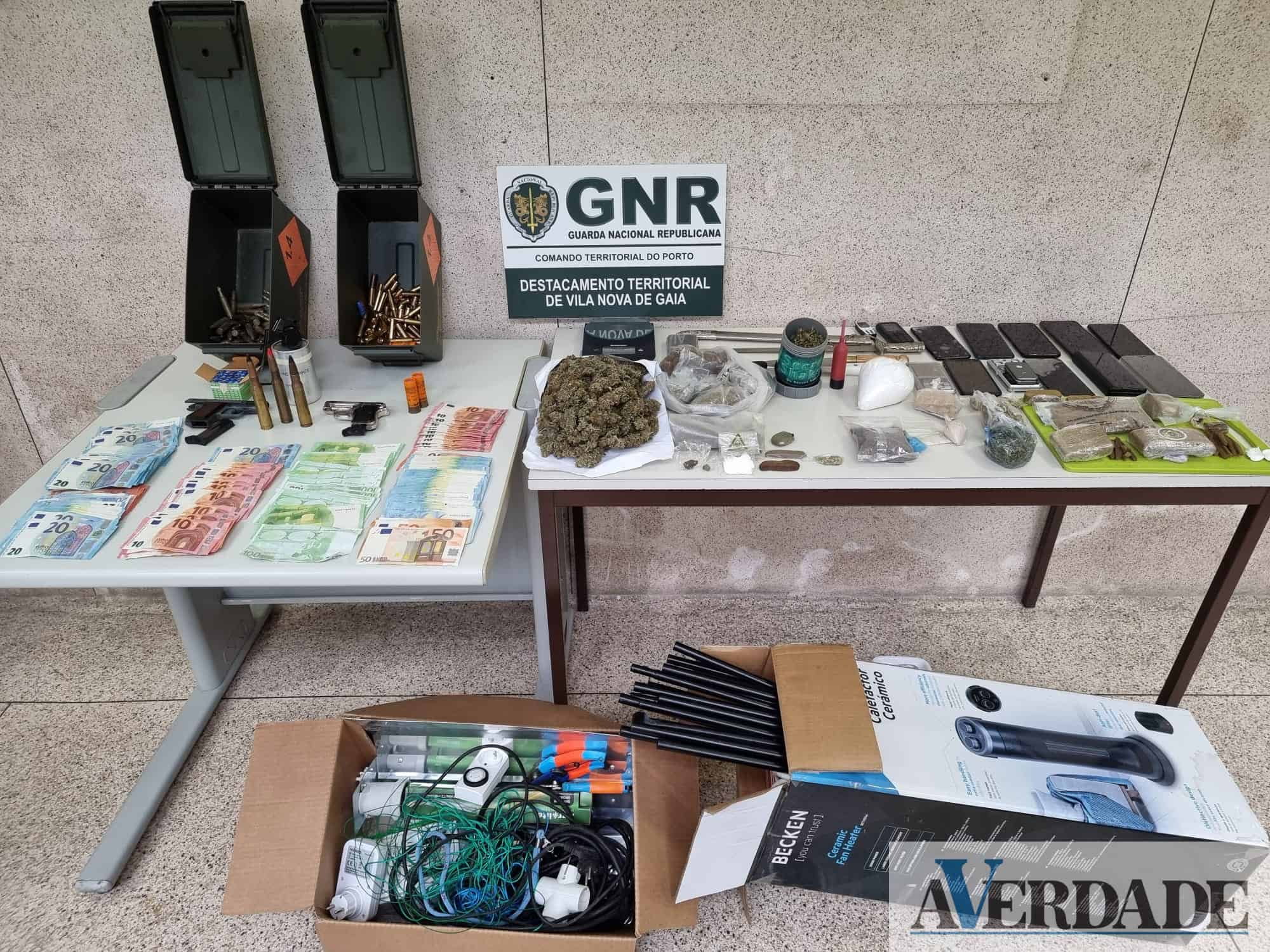 Prisão preventiva por tráfico de estupefacientes e posse de arma proibida em Vila Nova de Gaia