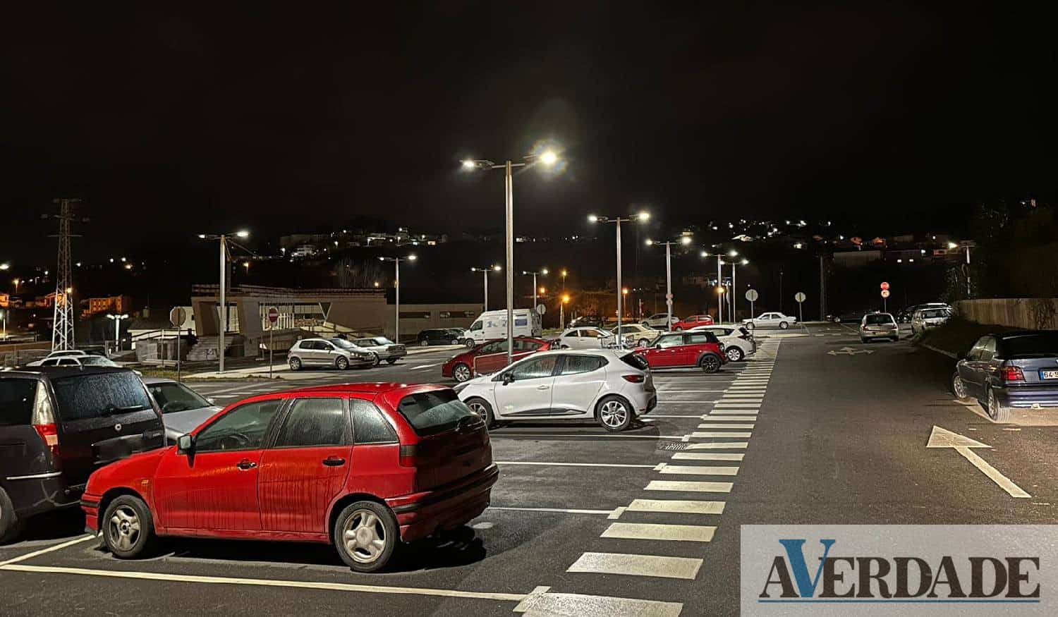 Marco: Instalada iluminação pública no parque de estacionamento da estação de Rio de Galinhas