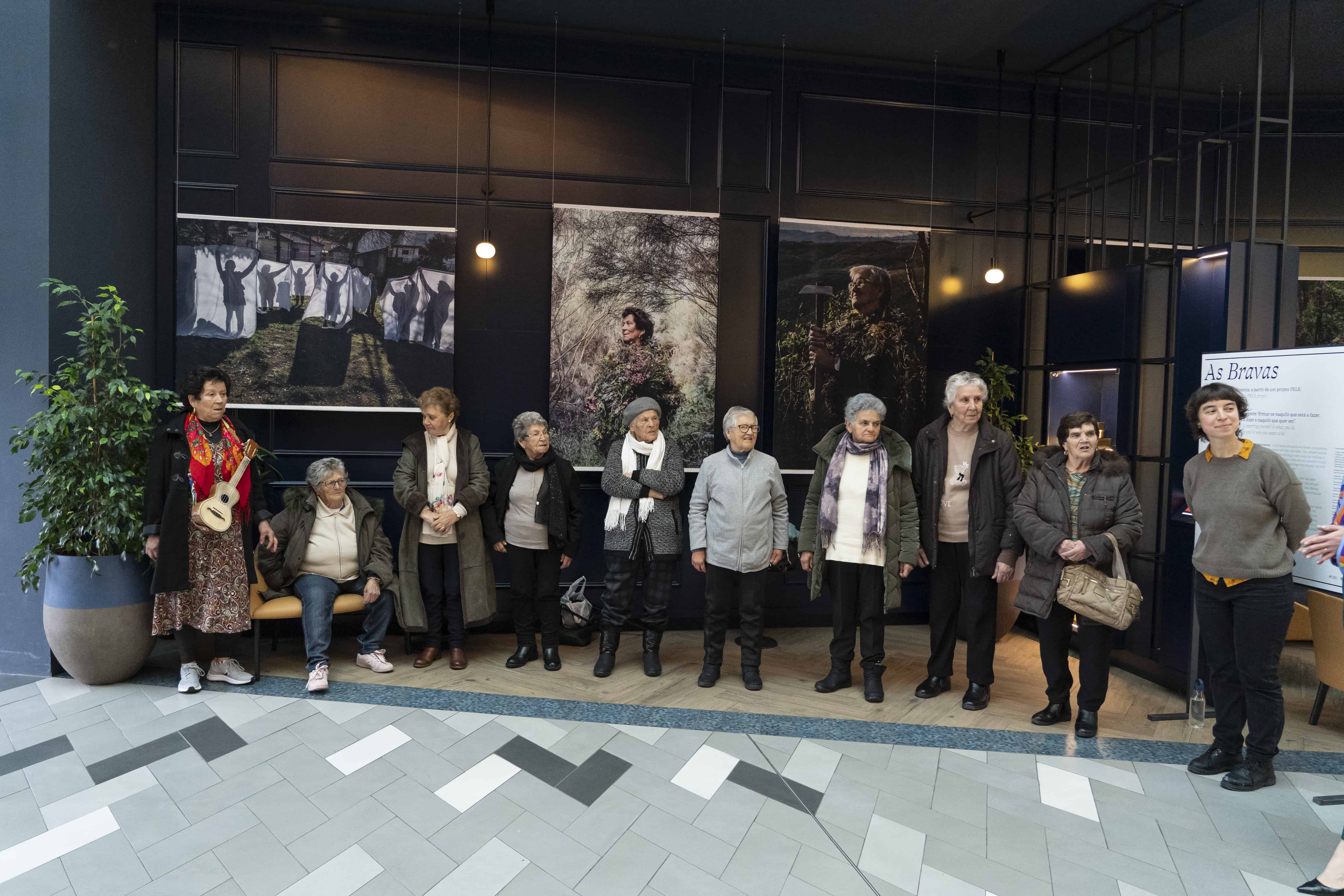 Histórias de "resiliência" de 12 mulheres naturais de Amarante retratadas em exposição fotográfica