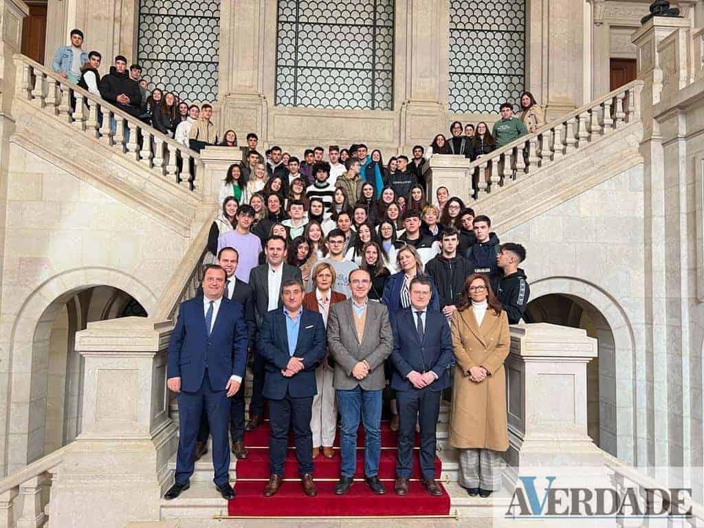 Alunos da Escola Secundária de Cinfães visitaram a Assembleia da República