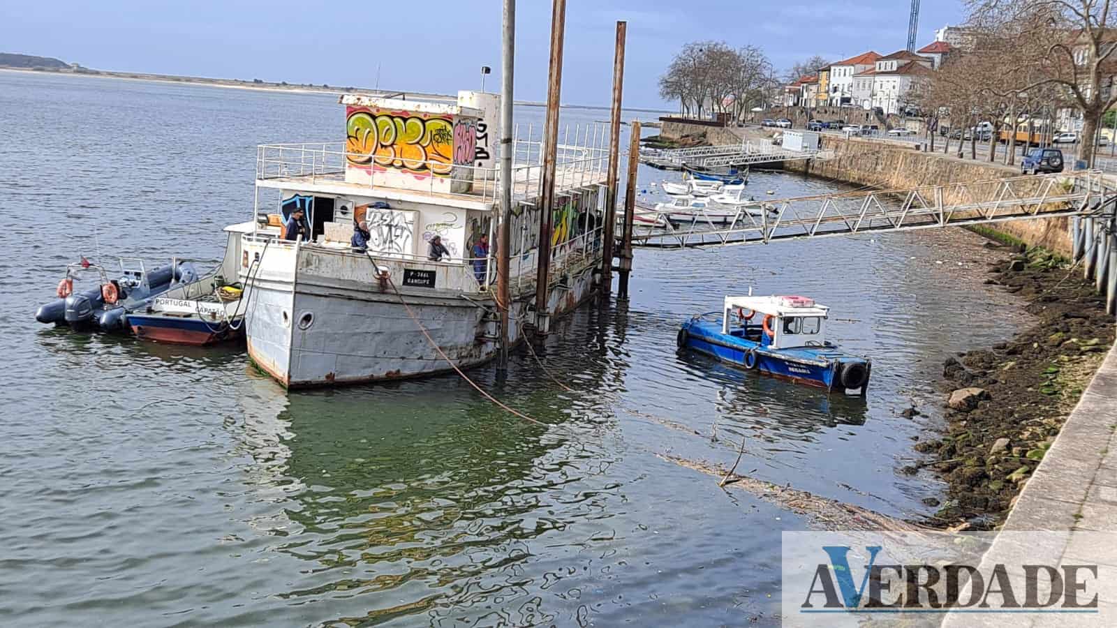 <strong>Bar flutuante "Porto Rio" chegou ao estaleiro em Marco de Canaveses</strong>