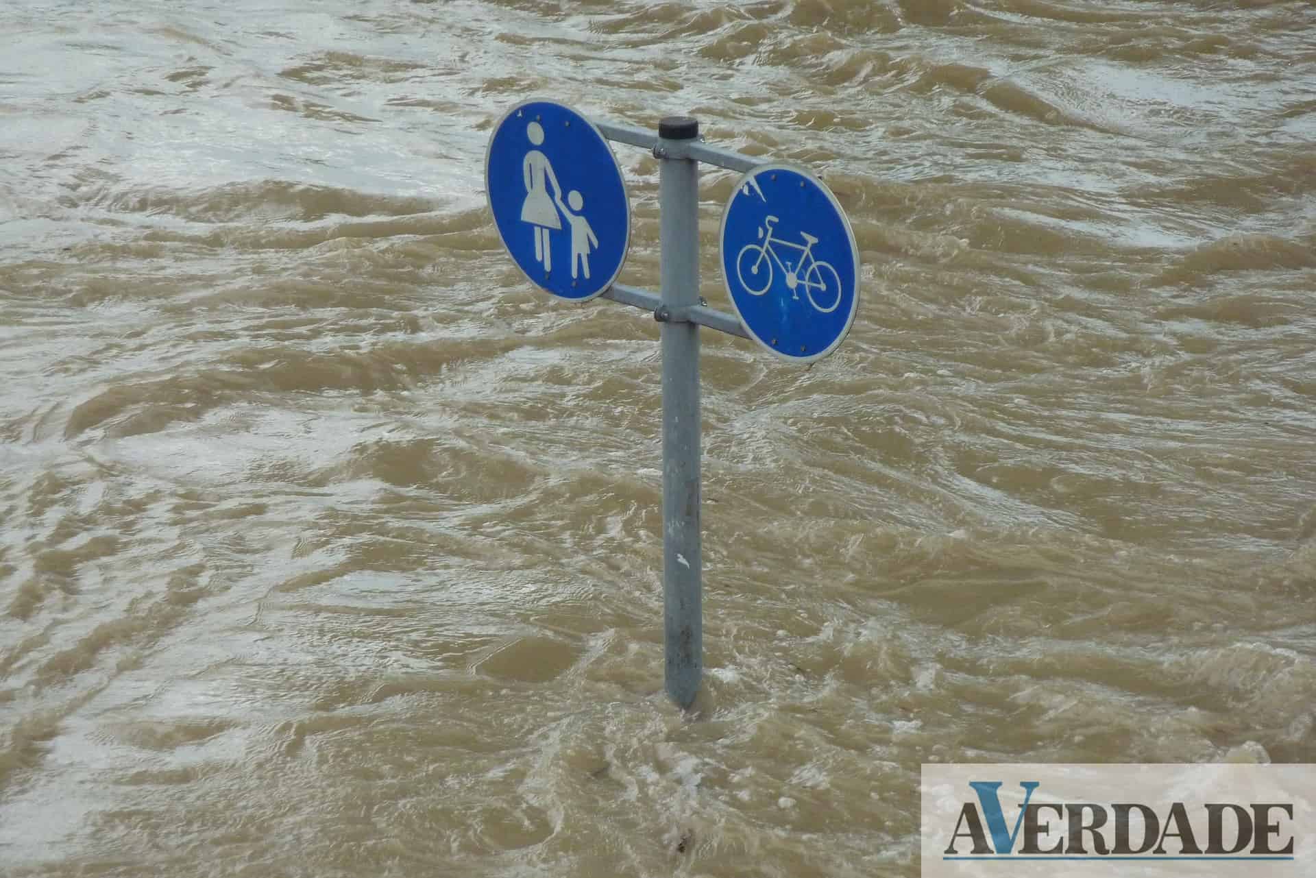 Abertas candidaturas a fundos de apoio a empresas afetadas pelas cheias e incêndios
